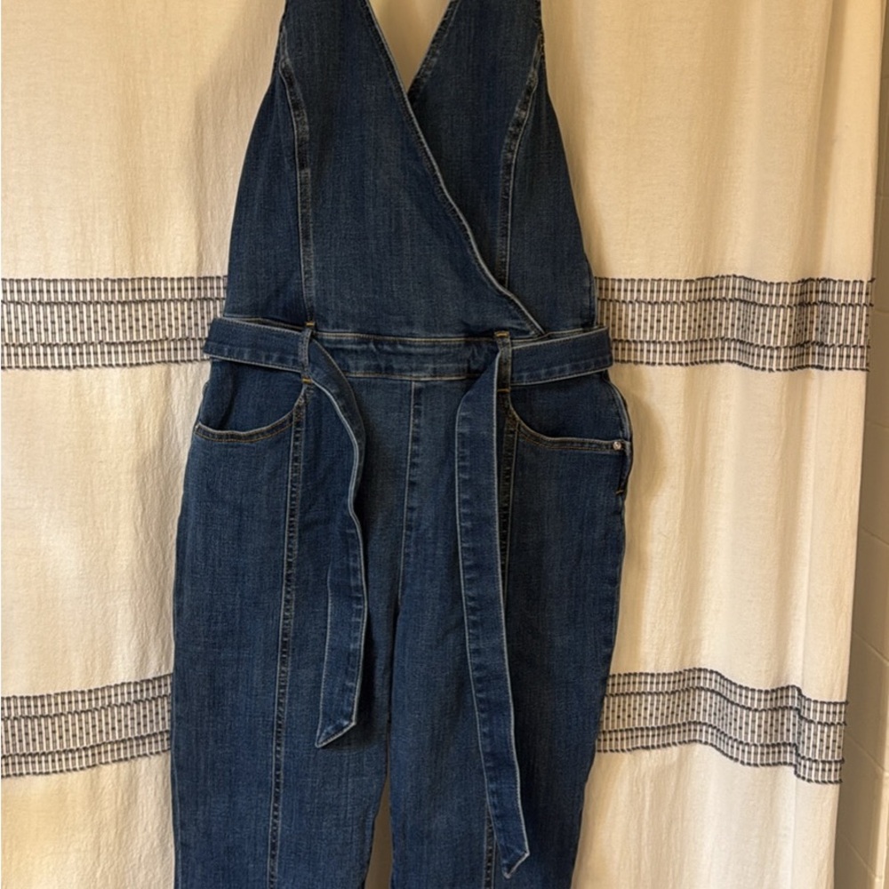 GUESS Women's Claire Halter Style Plunging-Neck Bootcut Jumpsuit
